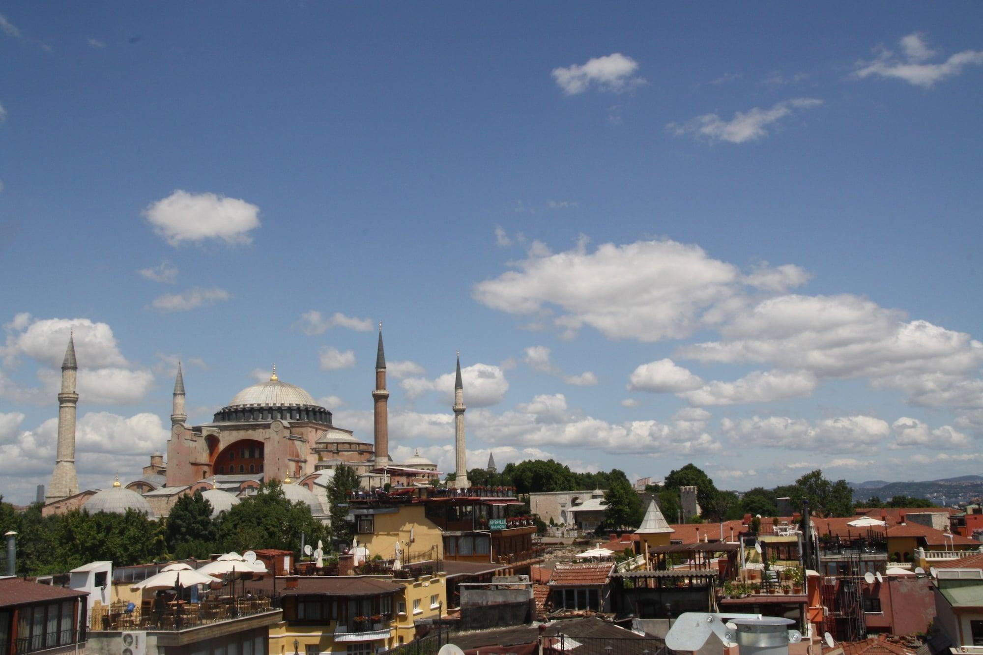 Aristocrat Hotel Istanbul Exterior photo